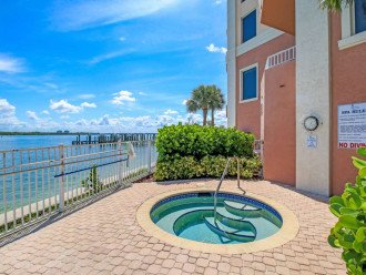 AMAZING 9th Floor Gulf & Bay View! Minutes to Beaches! Newly updated, NO #20