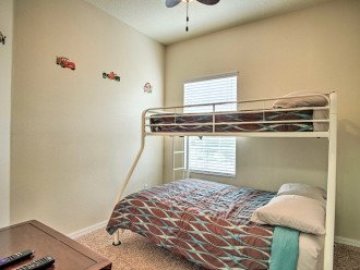 Bedroom 3 | Twin/Full Bunk Bed