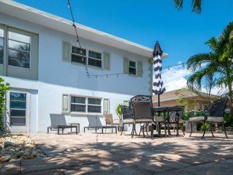Apt #1 has direct access to the east side yard furnished with outdoor furniture and and BBQ grill. This is a shared space with the other guests staying at Paradise Shores.