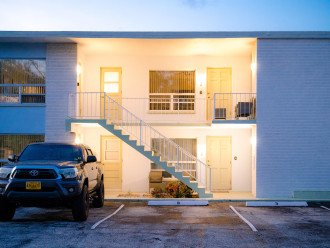 Apt #4 is located on the ground floor right next to the 2 dedicated parking spots in front of the building. It is not necessary to climb stairs to access the front door.