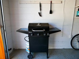 Gas grill provided.