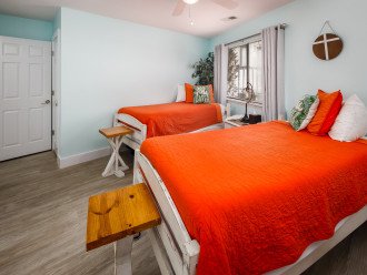 Guest room hosts twin beds