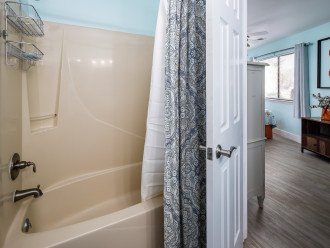 Tub/ shower also in master bathroom