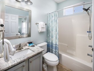 Shower/Tub combo in the bathroom