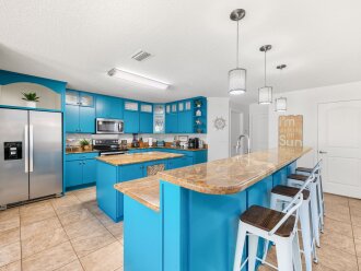 Pool+Spa, 7BD/5BA, WALK to Beach&River, 10 min. to DT! HUGE backyard & Golf Cart #40