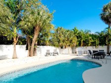 Pets Stay Free! Heated Pool 1.5 Blocks from Beach