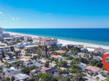 Sunset Haven: Spacious 4BR/2BA Retreat, Just 200 Steps from Clearwater Beach!