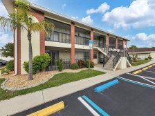 Recently Updated 2 BR / 2 Bath Condo Close to Beach, Restaurants and Shopping