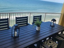 BEACHFRONT 2BED/2BA Remodeled w/FRONT ROW BEACH CHAIRS & UMBRELLA