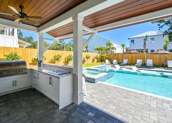 Covered Summer Kitchen with TV
