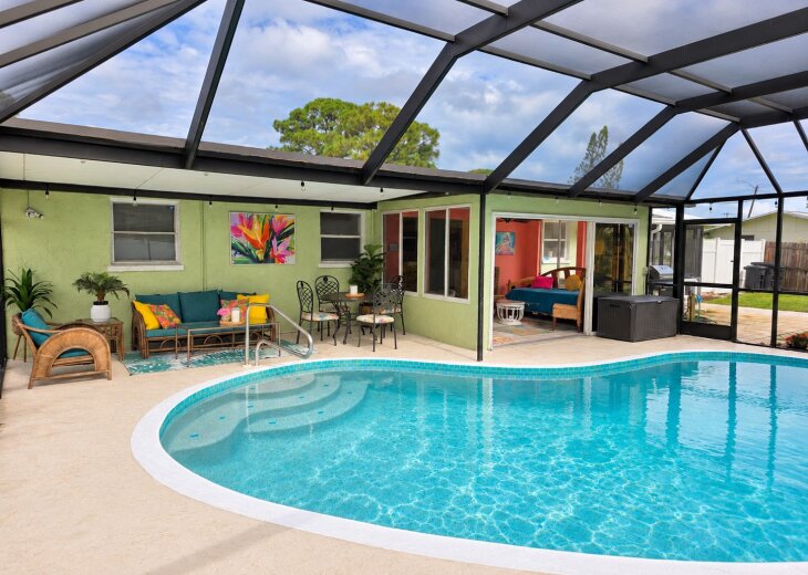 Outdoor dining and pool