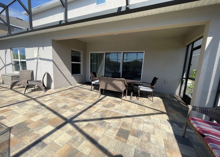 al fresco ding in covered lanai