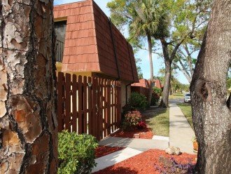 Villa Sunrise -beautifully remodeled town home centrally located in Fort Myers! #2
