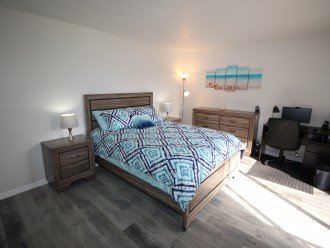 Upstairs bedroom with Queen size bed