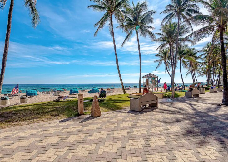 Walk to the beach in two minutes!