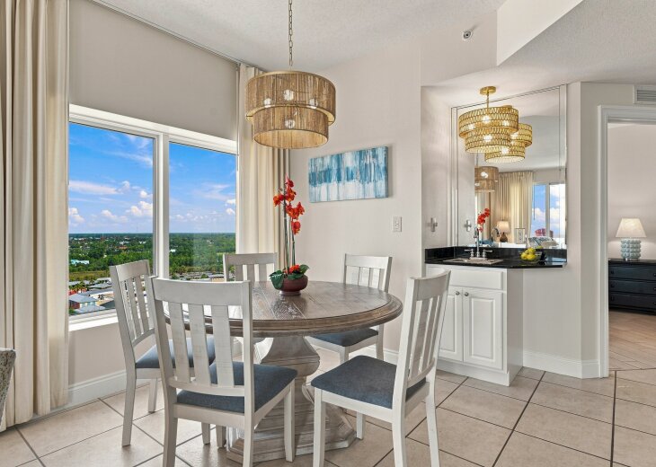 Enjoy dining & the wet bar while watching the sunset!