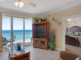 Comfort, TV and a view of the gulf! What else do you need?!?!?