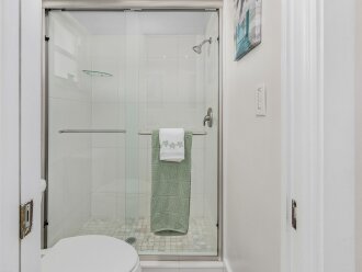 Full bathroom 1