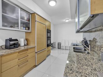 Large Condo with Direct Ocean views and Beach Service #9