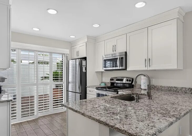 Fully Stocked Kitchen~Access to Porch~Keurig Duo Coffee Maker
