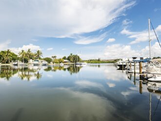 Updated Bay Studio Pool & Tiki Bar #24