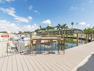 Updated Bay Studio Pool & Tiki Bar #26