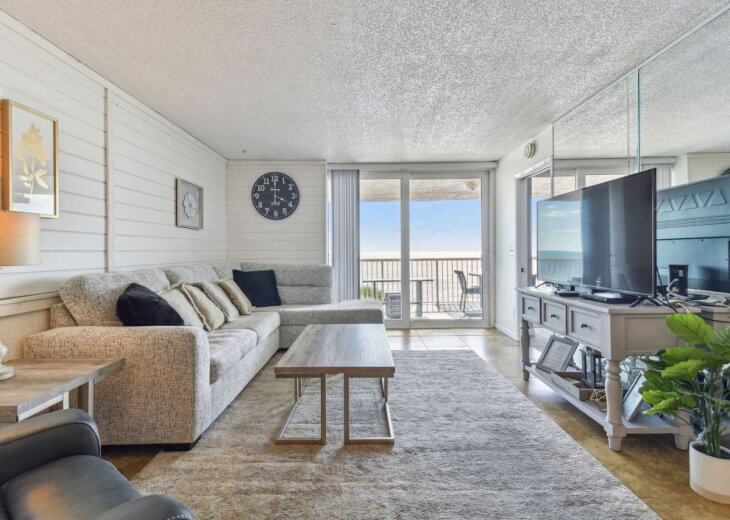 Seaview 302 Elegant and Roomy Beachfront Unit #2