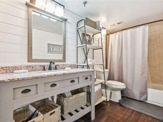 Seaview 302 Elegant and Roomy Beachfront Unit #19