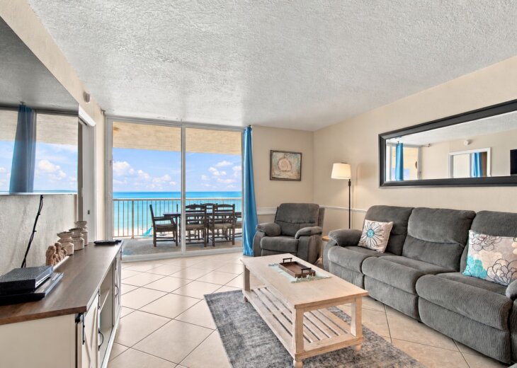 Familyroom with a view.png
