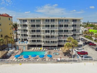 Seaview 305 Beautiful & Spacious Oceanfront Corner Condo #31