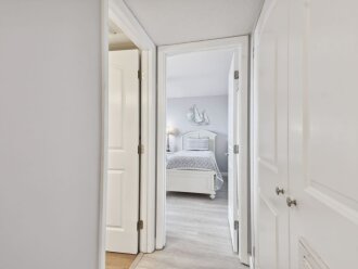 Seaview 305 Beautiful & Spacious Oceanfront Corner Condo #22