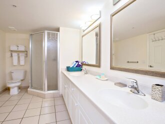 Spacious - Clean, Family / Kid Friendly 8th - Floor Suite at Ocean Front #12