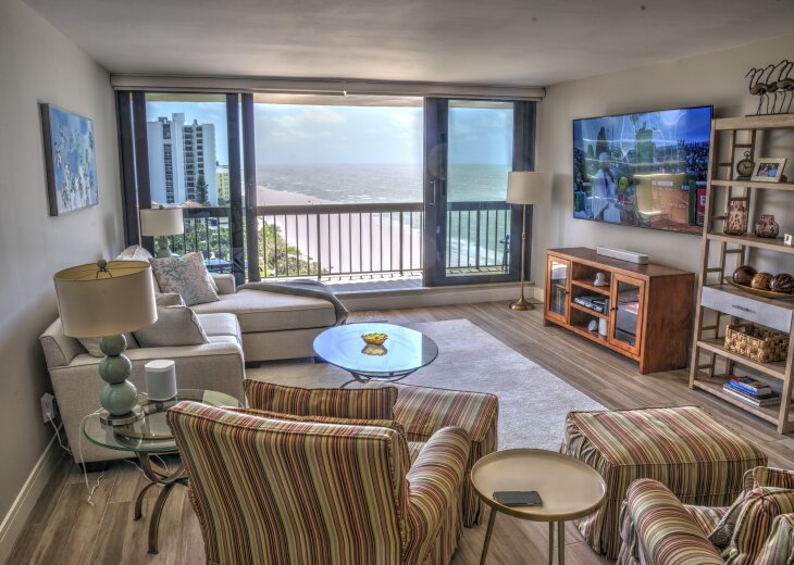 Living room with diret view of the Gulf