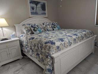 king size bed in bedroom