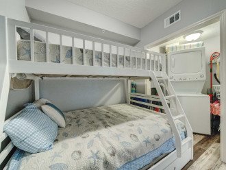 Bunkroom w/full bottom and single top, washer/dryer