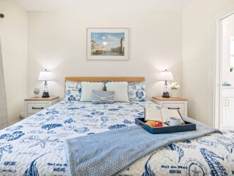 1 mile from Downtown EV Charger and Pet friendly