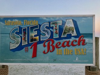 Sweet Siesta Key, Walk to Beach, Heated Pool, covered parking, min 2 weeks #25