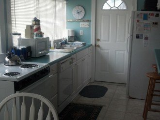 Kitchen stove, dishwasher, microwave, refrigerator and bar