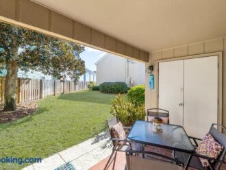 White Sands Hideaway 2 BR 2BA Private Beach Access - Holiday Home