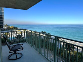 Direct Ocean Upgraded 3 Bedroom Unit with Great Views