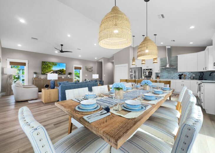Large dining area has plenty of space for everyone. 