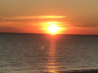 Front-Row Sunsets, Beachfront Bliss&mdash;Walk to Times Square!
