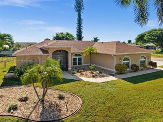 Jays Getaway Accessible Heated Pool Home close to beaches