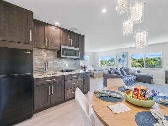 331 | Studio | Just Steps to The Ave | King Bed | Freebee Cart |by DelrayNightly