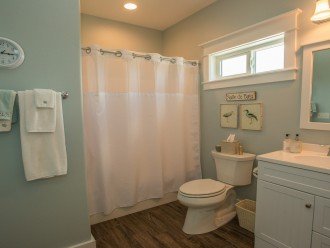 Full bathroom shared with main living area and Eagle Harbor Kids room