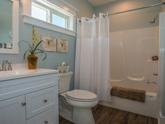 Regatta bedroom private bathroom