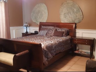 guest house bedroom 1 (master suite) 1 queen