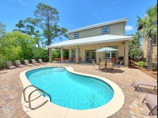 Secluded and Quiet Home! Private Pool- Free 6 Seat Golf Cart! 5 Min to Beach!