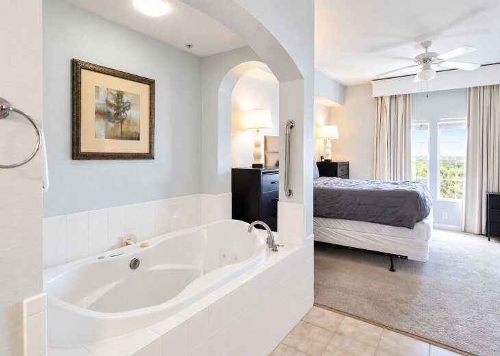 Master Bedroom with King Bed and Jetted Tub