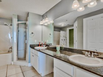 Extra large master bath w/ dual vanity, tub/shower combo & large walk in shower